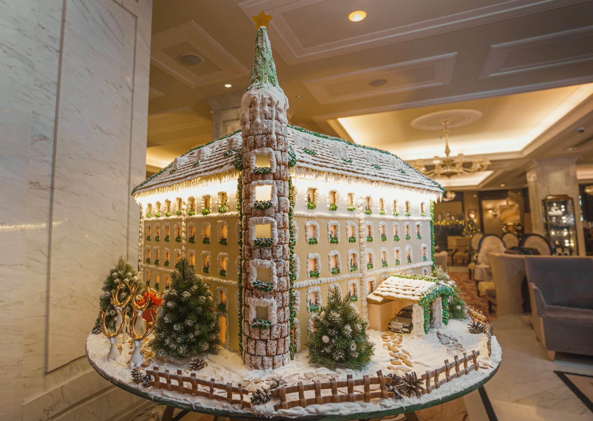 Каток у ГУМа в новогоднюю ночь