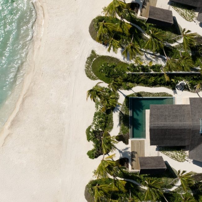 Пляжная вилла Don Maaga Maldives на одном из частных островов SIX & SIX PRIVATE ISLANDS на Мальдивах