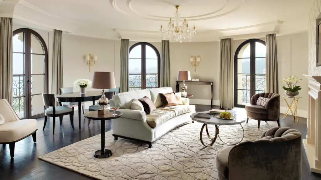 Four Seasons Hotel Baku на набережной Каспийского моря